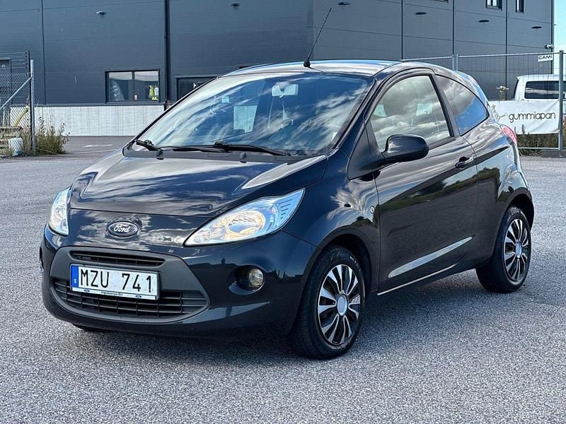 Svart Begagnad 2013 Ford Ka Titanium Halvkombi | 34 900 kr (Marknadspris) - Bild 1/4
