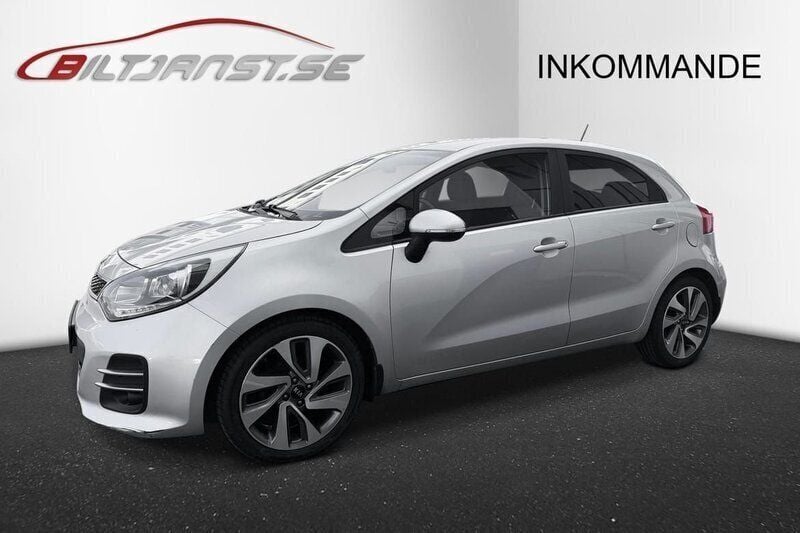 Grå Begagnad 2016 Kia Rio Halvkombi | 82 900 kr (Marknadspris) - Bild 1/3