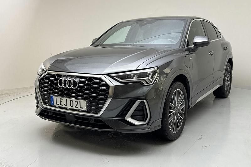 Grå Begagnad 2024 Audi Q3 S-Line SUV | 469 800 kr - Bild 1/4