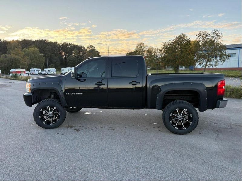 Svart Begagnad 2008 Chevrolet Silverado Sedan | 185 000 kr (Lite dyr) - Bild 1/4