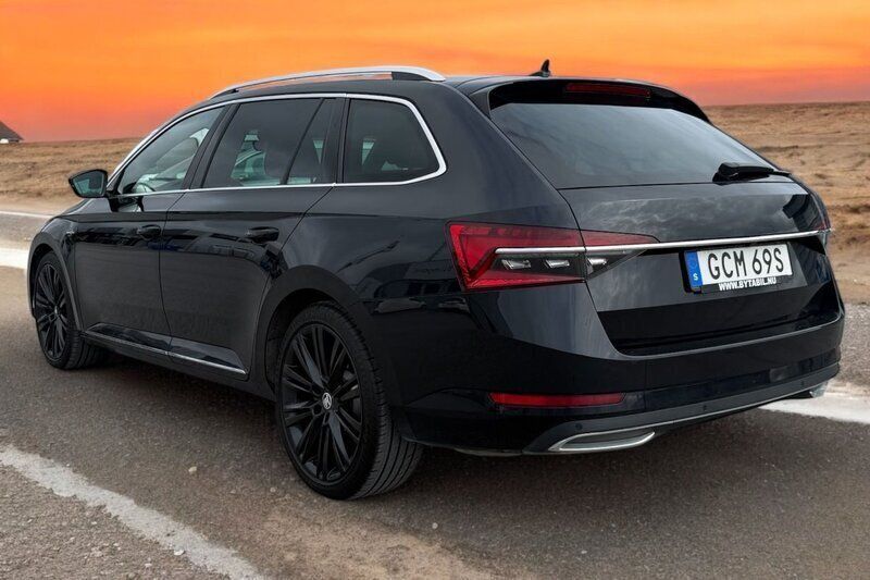 Svart Begagnad 2019 Skoda Superb Business Line Kombi | 289 900 kr (Lite dyr) - Bild 1/4