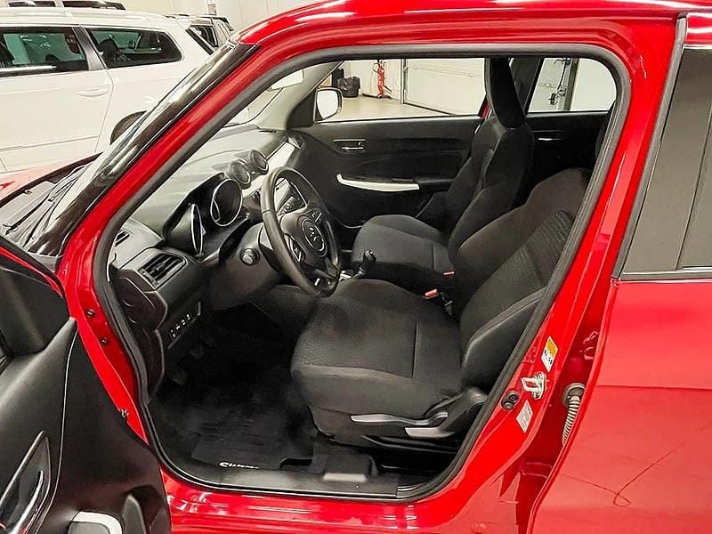 Begagnad Suzuki Swift 2023 Röd