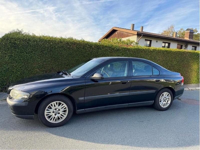 Svart Begagnad 2002 Volvo S60 Sedan | 21 000 kr (Dyr) - Bild 1/2
