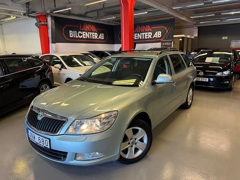 Grön Begagnad 2011 Skoda Octavia Kombi | 49 900 kr (Bra pris) - Bild 1/4
