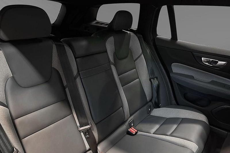 Grå Begagnad 2021 Volvo V60 R-Design Kombi | 359 900 kr (Dyr) - Bild 1/2