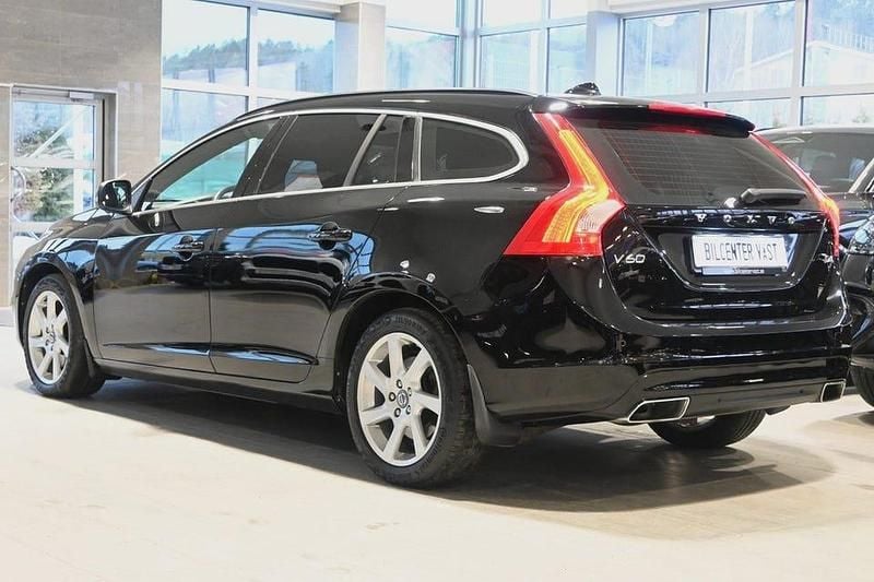 Begagnad Volvo V60 Momentum 181 HK (133 kW) 2014 Svart Kombi