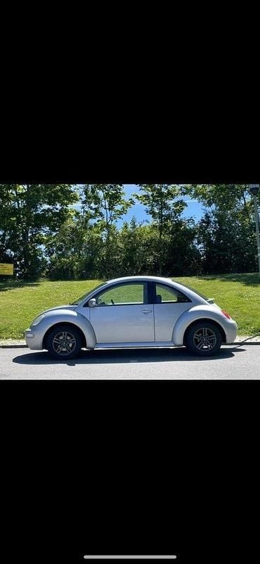 Silver Begagnad 2003 VW Beetle Highline Halvkombi | 25 000 kr (Marknadspris) - Bild 1/4