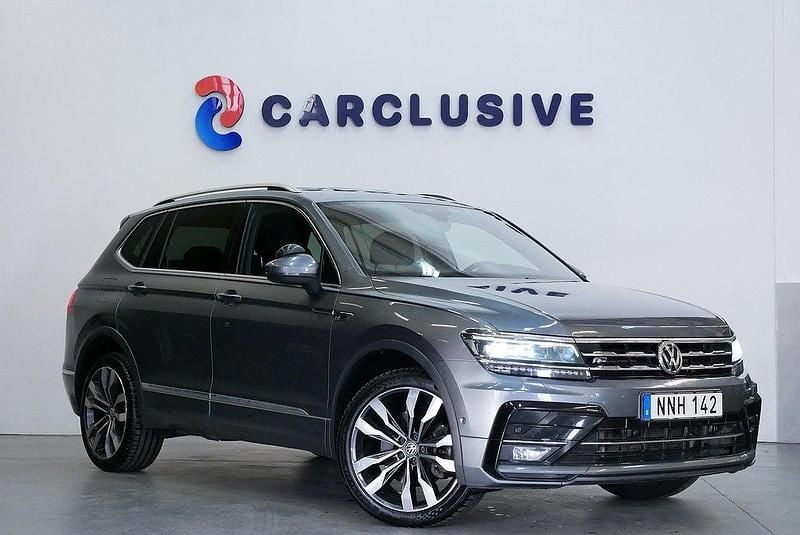 Mörkgrå Begagnad 2021 VW Tiguan Allspace R-line SUV | 269 900 kr (Bra pris) - Bild 1/4