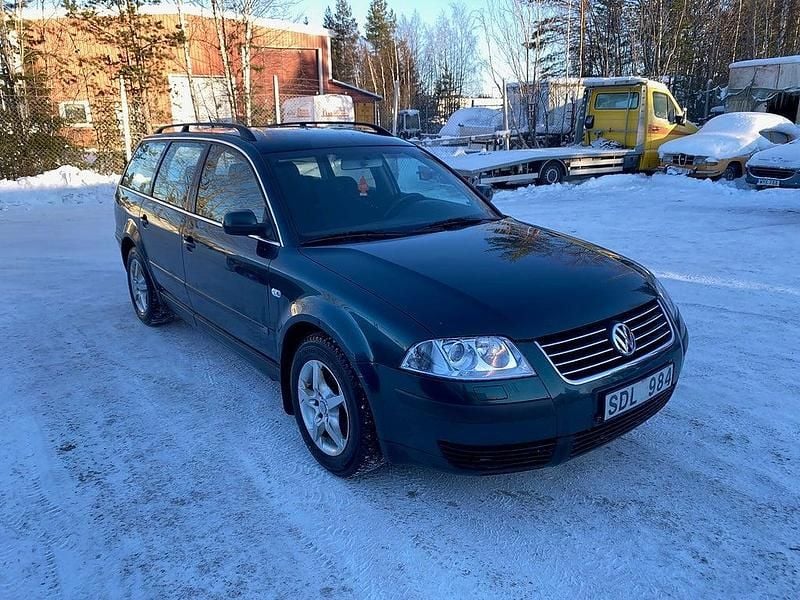 Grön Begagnad 2000 VW Passat Comfortline Kombi | 14 900 kr (Lite dyr) - Bild 1/4