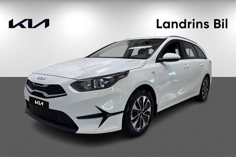 Vit Ny 2025 Kia Ceed Sportswagon Kombi | 254 656 kr (Bra pris) - Bild 1/4