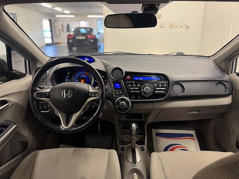 Begagnad Honda Insight 102 HK (75 kW) 2010 Vit Halvkombi