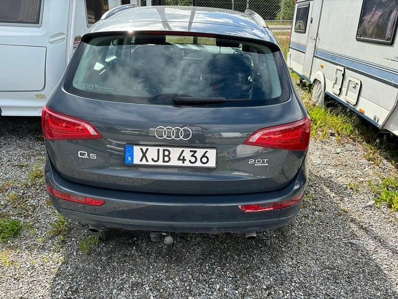 Begagnad Audi Q5 211 HK (155 kW) 2010 Grå metallic SUV