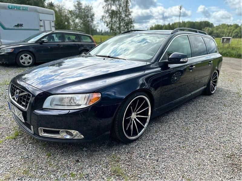 Blå Begagnad 2010 Volvo V70 Kombi | 40 000 kr (Bra pris) - Bild 1/4