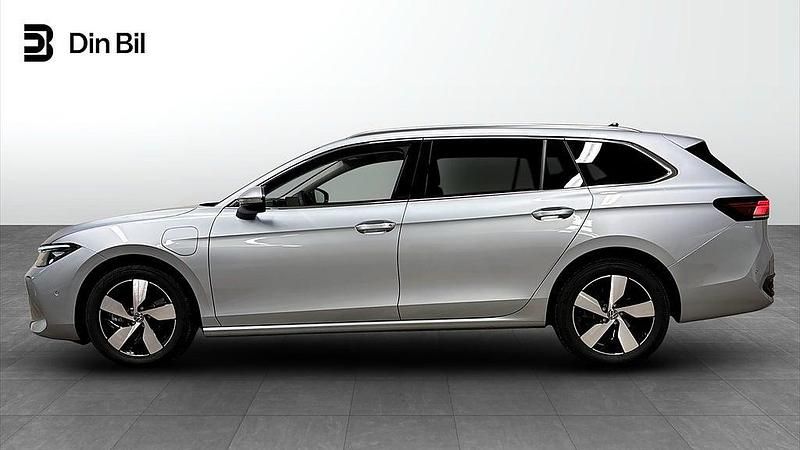 Begagnad VW Passat Business 150 HK (110 kW) 2024 Silver Kombi