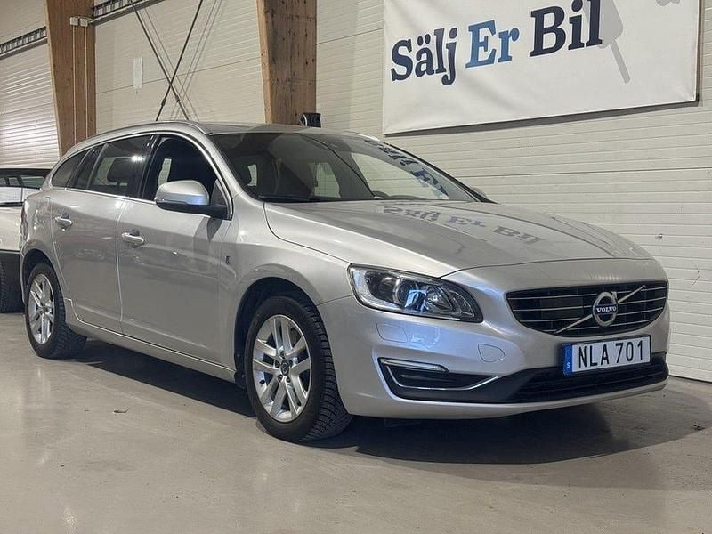 Begagnad Volvo V60 Ocean Race 181 HK (133 kW) 2015 Silver Kombi