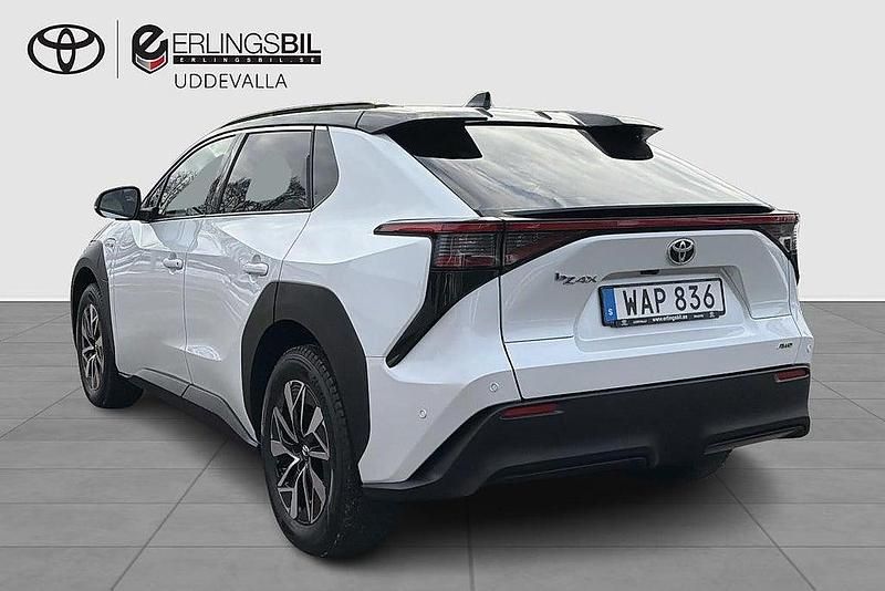 Begagnad Toyota bZ4X Executive 252 kW (343 HK) 2023 Vit SUV