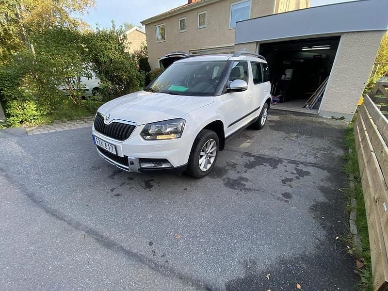 Vit Begagnad 2015 Skoda Yeti Outdoor SUV | 95 000 kr (Bra pris) - Bild 1/4
