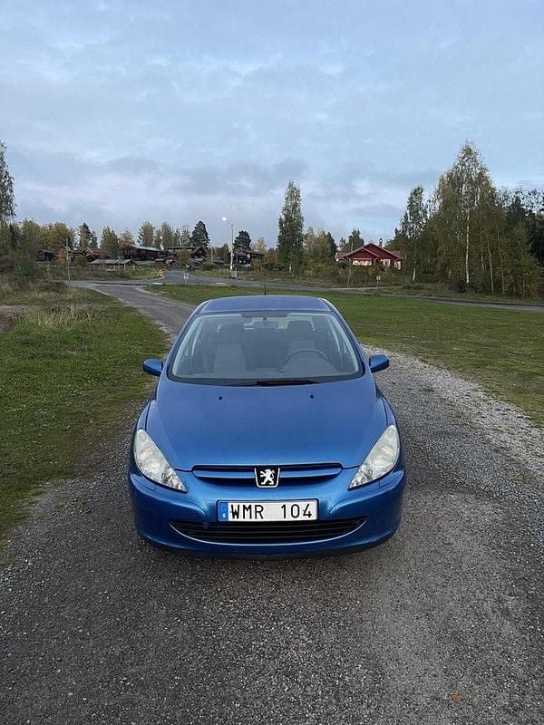 Blå Begagnad 2005 Peugeot 307 Halvkombi | 19 000 kr (Marknadspris) - Bild 1/4