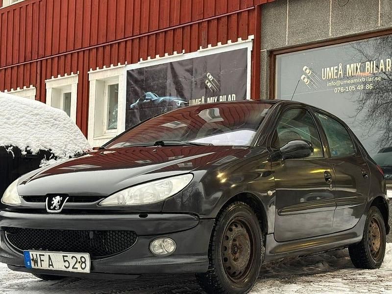 Begagnad Peugeot 206 109 HK (80 kW) 2004 Svart Halvkombi