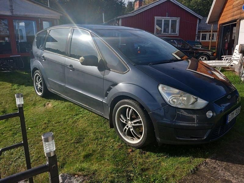Grå Begagnad 2008 Ford S-MAX S Minibuss | 20 000 kr (Marknadspris) - Bild 1/4