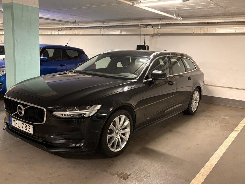 Svart Begagnad 2019 Volvo V90 Momentum Kombi | 202 000 kr (Marknadspris) - Bild 1/4