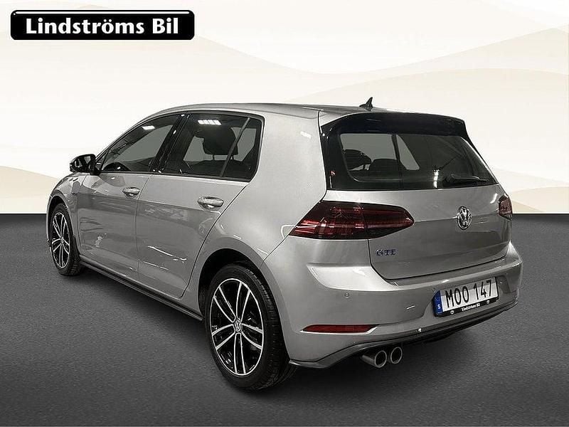 Begagnad VW Golf VIII GTE 207 HK (152 kW) 2020 Silver Halvkombi
