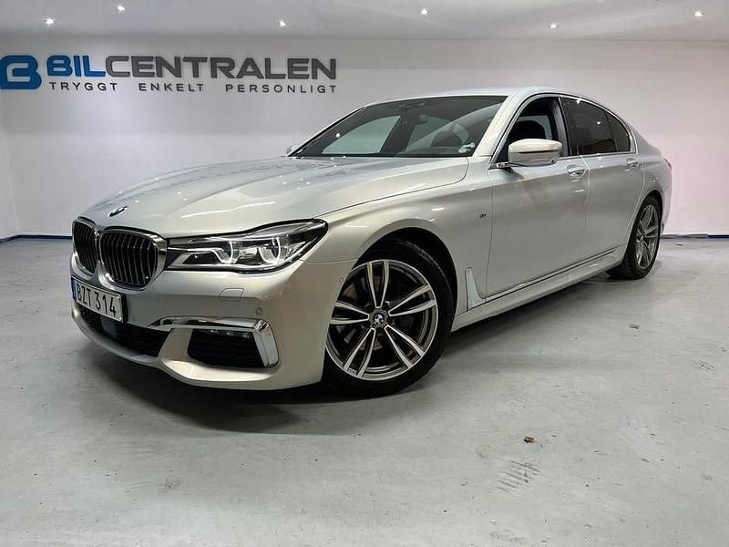 Ljusbrun Begagnad 2017 BMW 730 M Sport Sedan | 459 900 kr (Lite dyr) - Bild 1/3