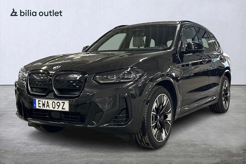 Grå Begagnad 2022 BMW iX3 M Sport SUV | 479 900 kr (Dyr) - Bild 1/3