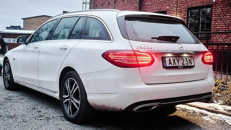 Begagnad Mercedes C300 Avantgarde 320 HK (235 kW) 2021