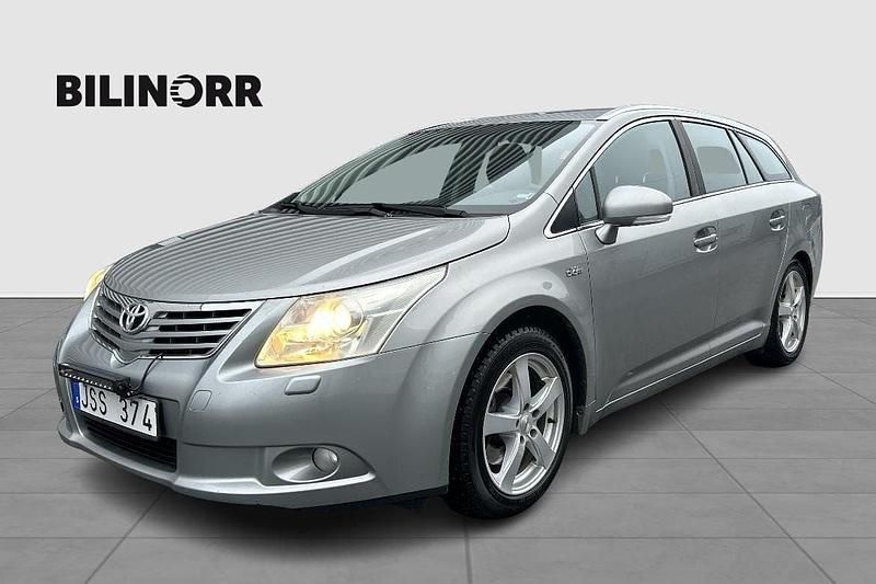 Ljusgrå Begagnad 2009 Toyota Avensis Kombi | 44 900 kr (Marknadspris) - Bild 1/4