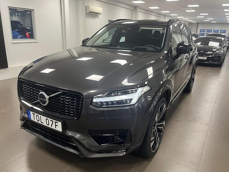 Grå Begagnad 2022 Volvo XC90 R-Design SUV | 728 000 kr (Lite dyr) - Bild 1/4