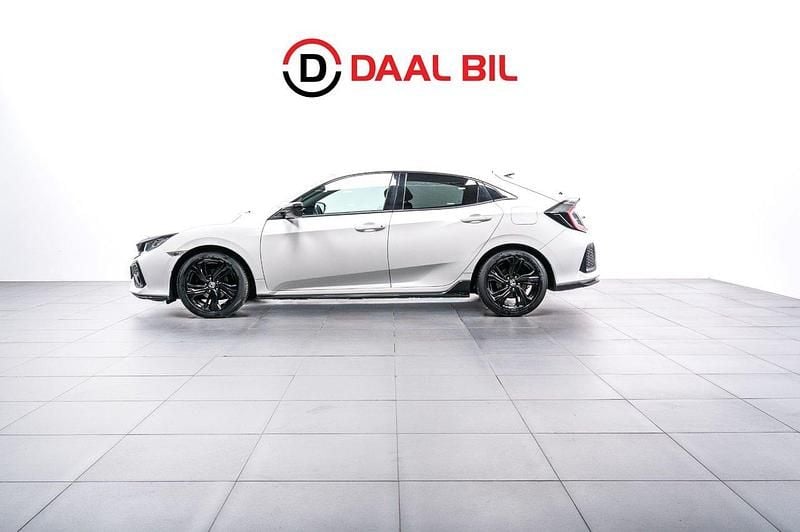 Vit Begagnad 2018 Honda Civic Dynamic Halvkombi | 169 700 kr (Marknadspris) - Bild 1/4