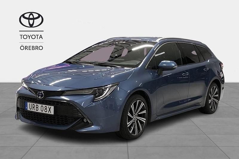 Blå Begagnad 2022 Toyota Corolla Style Kombi | 259 900 kr (Marknadspris) - Bild 1/3