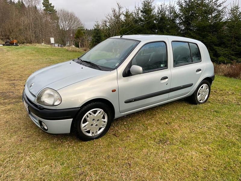 Begagnad 2001 Renault Clio II Halvkombi | 7 000 kr (Superpris) - Bild 1/4