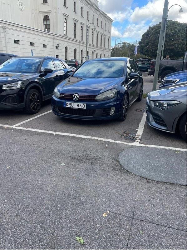 Blå Begagnad 2010 VW Golf VI GTI Halvkombi | 58 000 kr (Bra pris) - Bild 1/4