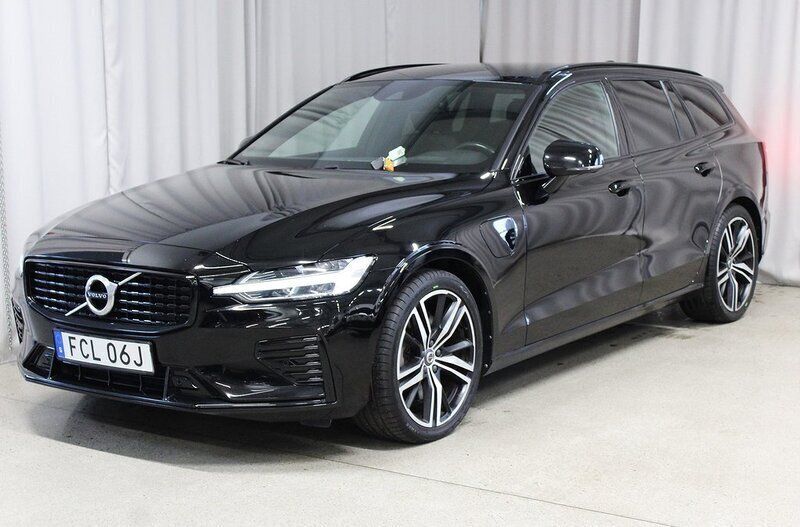 Svart Begagnad 2020 Volvo V60 R-Design Kombi | 374 900 kr (Marknadspris) - Bild 1/4