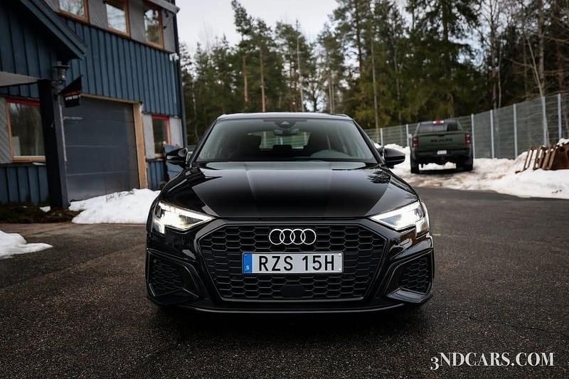 Begagnad Audi A3 S-Line 150 HK (110 kW) 2021 Svart