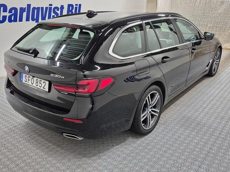 Begagnad BMW 530 184 HK (135 kW) 2022 Svart Kombi