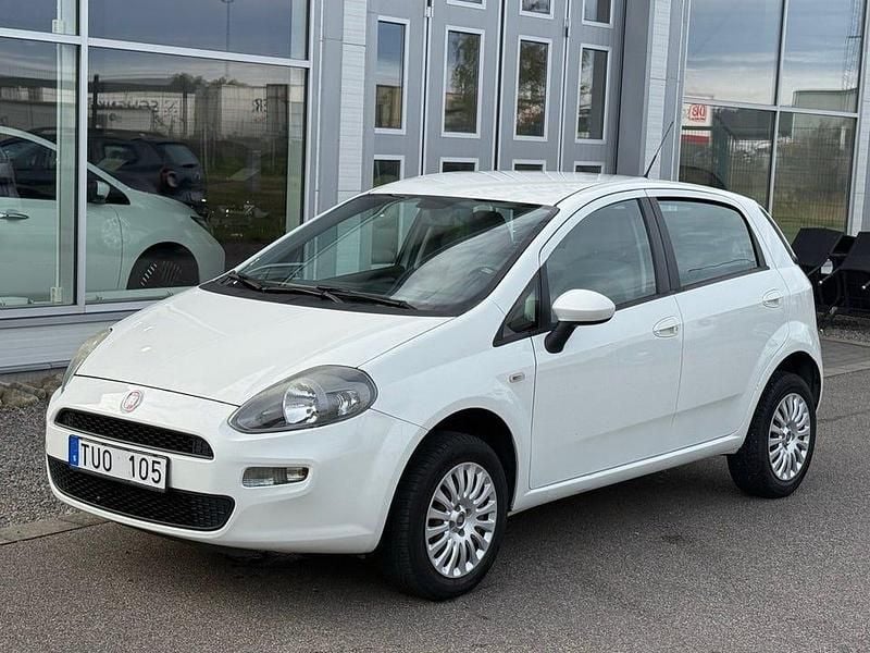 Begagnad Fiat Punto Easy 77 HK (56 kW) 2012 Vit Halvkombi
