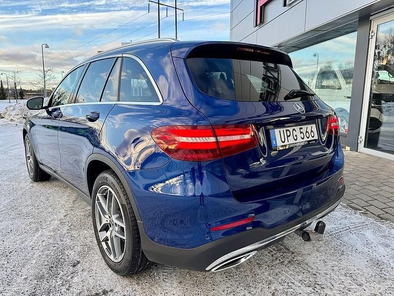 Begagnad Mercedes GLC220 AMG line 170 HK (125 kW) 2018 Brilliant blå metallic SUV