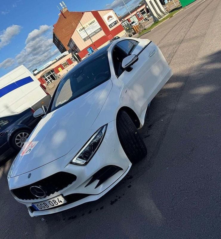 Vit Begagnad 2019 Mercedes CLS450 AMG line Sportkupé | 519 000 kr - Bild 1/4
