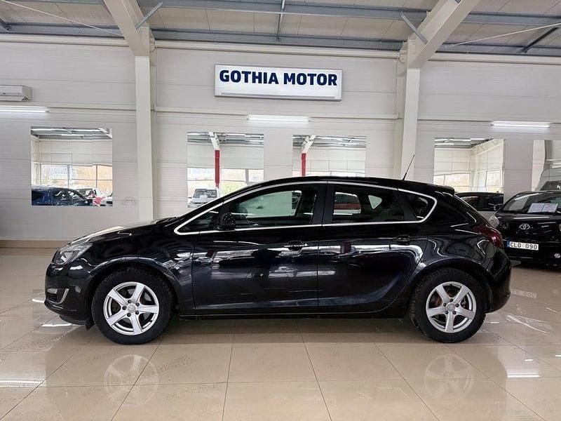 Begagnad Opel Astra Sport 110 HK (80 kW) 2013 Svart