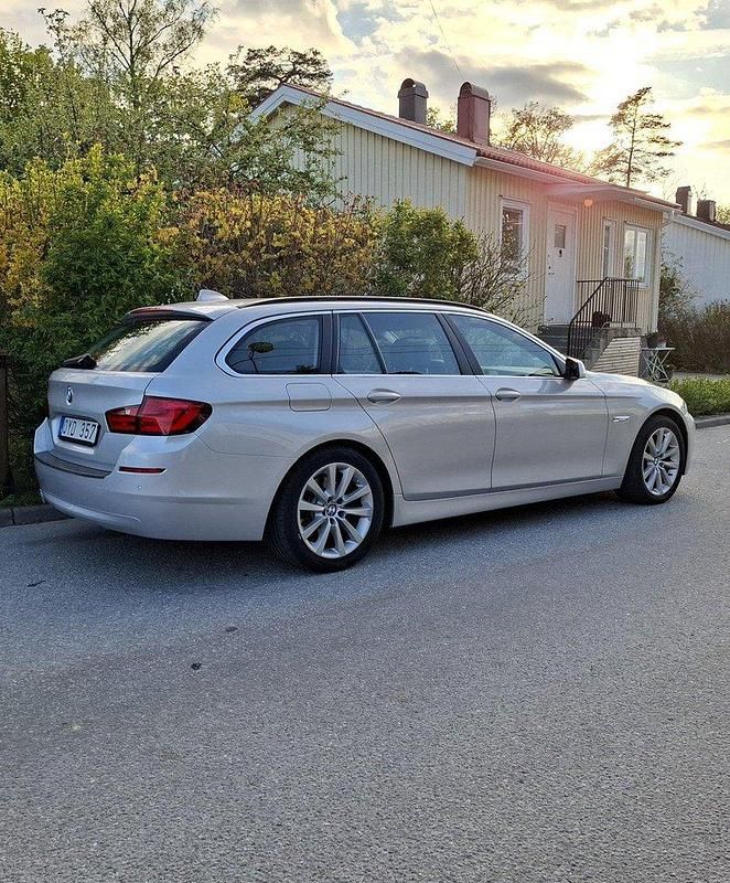 Grå Begagnad 2013 BMW 520 Kombi | 100 000 kr (Bra pris) - Bild 1/4