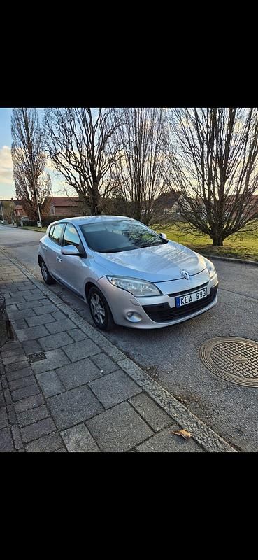 Begagnad 2010 Renault Mégane III Halvkombi | 38 000 kr (Marknadspris) - Bild 1/2