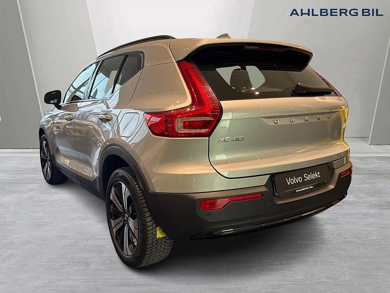Begagnad Volvo XC40 Single Motor 175 kW (238 HK) 2022 Silver SUV