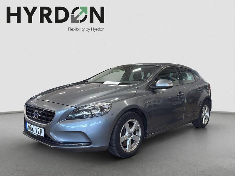 Mörkgrå (grå) Begagnad 2016 Volvo V40 Kinetic Kombi | 109 000 kr (Marknadspris) - Bild 1/4