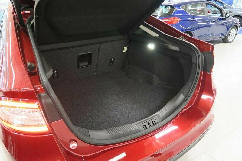 Begagnad Ford Mondeo Titanium 180 HK (132 kW) 2017 Röd Halvkombi