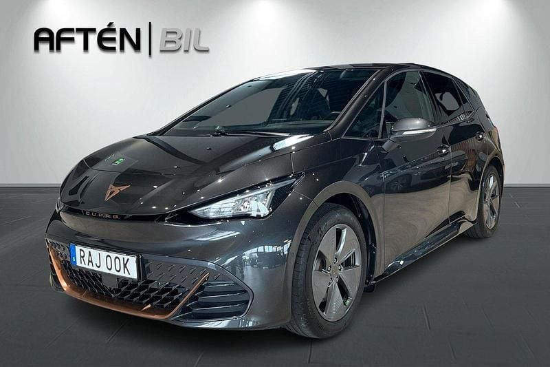 Mörkgrå (grå) Begagnad 2023 Cupra Born Halvkombi | 279 000 kr (Marknadspris) - Bild 1/3