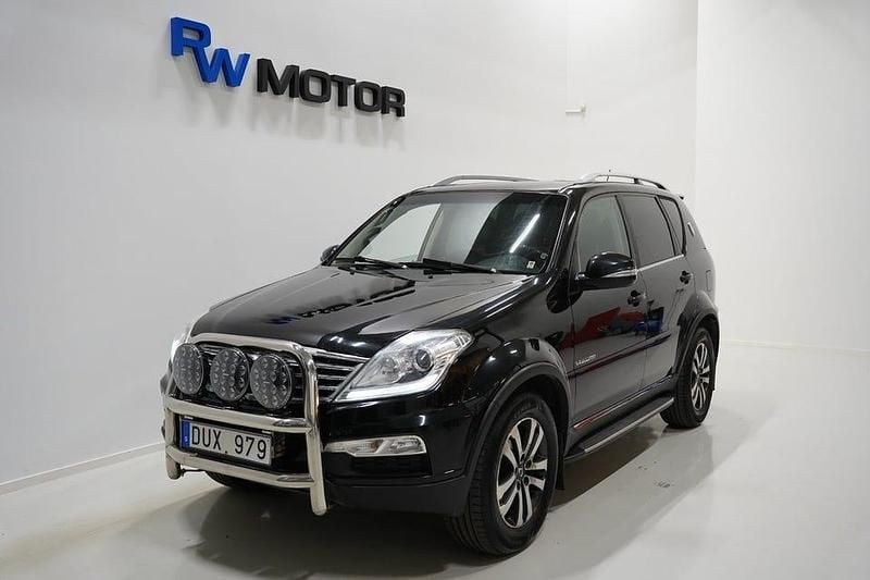 Svart Begagnad 2013 Ssangyong (KGM) Rexton SUV | 68 900 kr - Bild 1/4