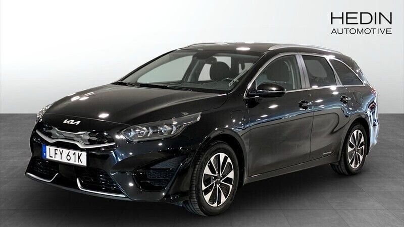 Svart (black) Begagnad 2022 Kia Ceed Sportswagon Advance Kombi | 234 900 kr (Marknadspris) - Bild 1/4